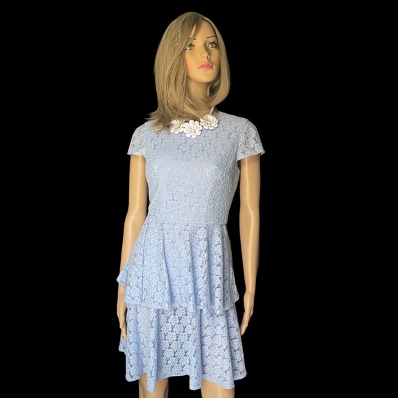 Gal Meets Glam Daisy Dress Lace Tiered Size 2 - Picture 1 of 9